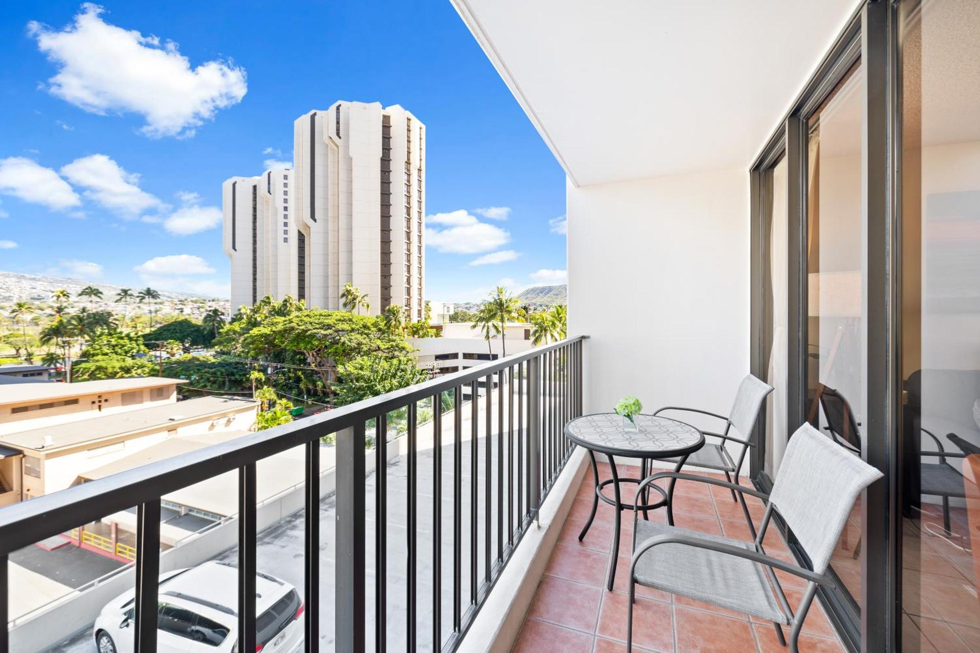 Cozy Waikiki Getaway, Stroll To Beach With Free Parking Honolulu Exteriör bild
